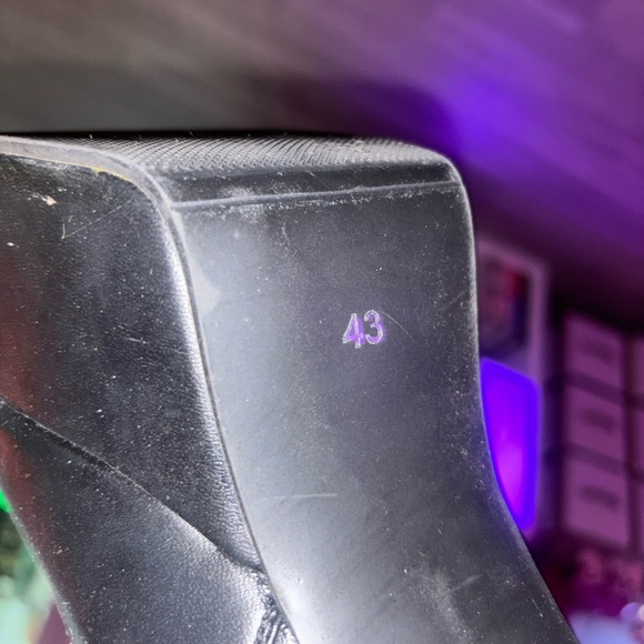 Black Platform Boots - Picture 10 of 13